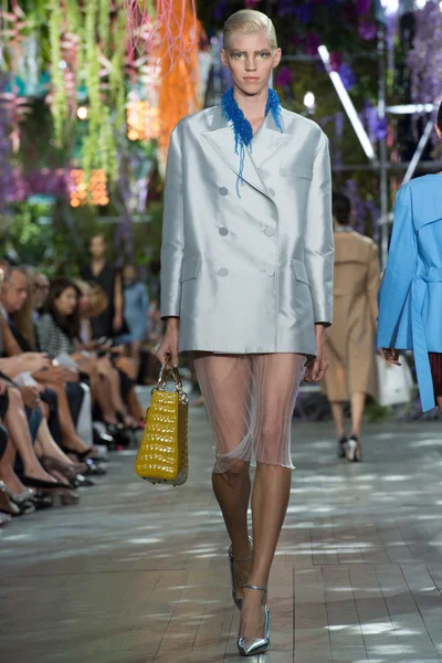 Look 24